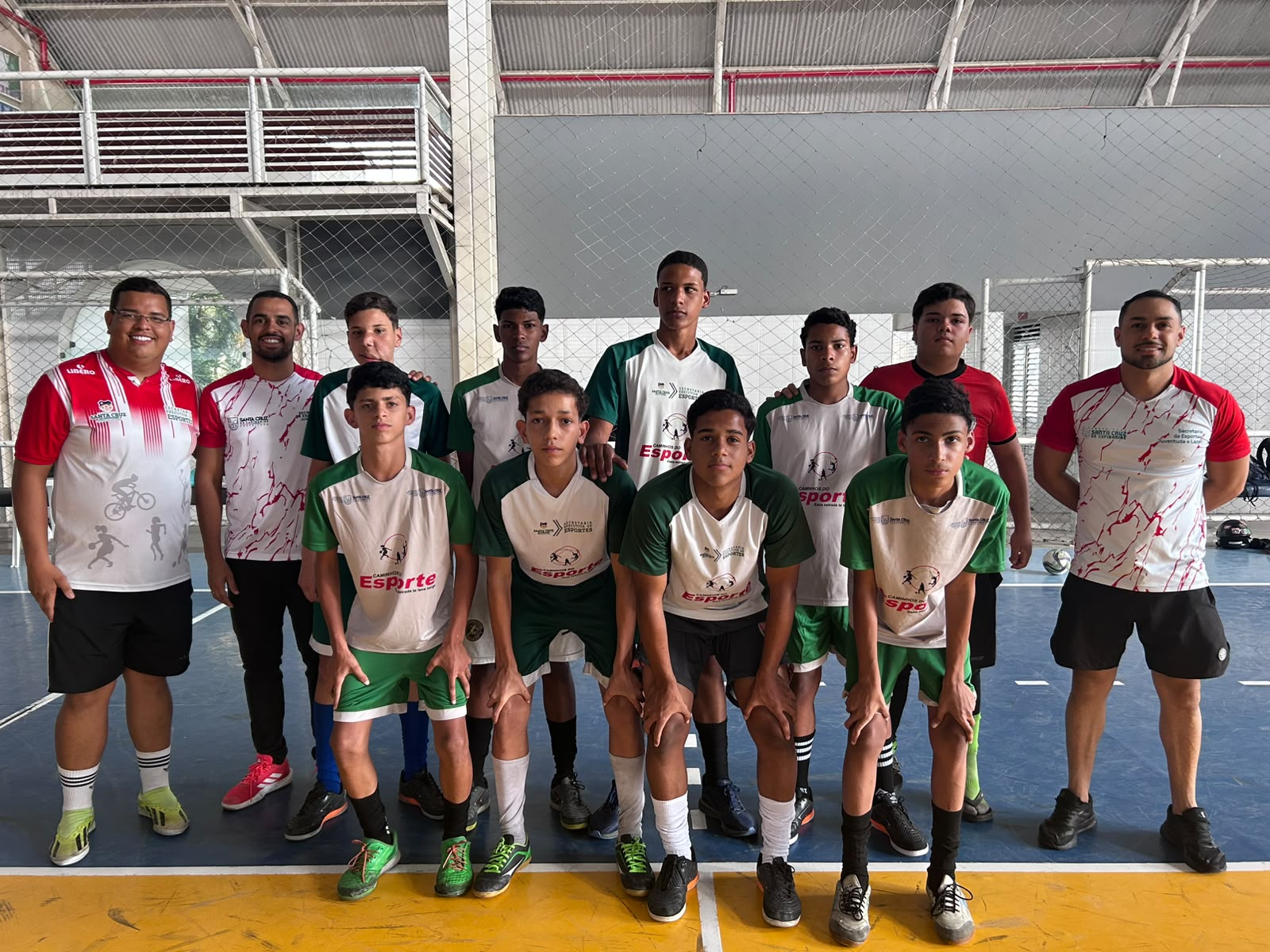 Alunos do programa Caminhos do Esporte realizam amistosos de futsal