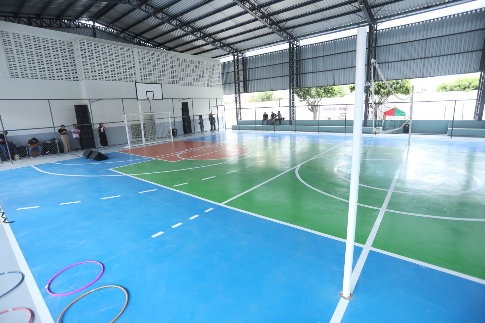 MAIS ENTREGAS: Escola Ivone Gonçalves recebe nova Quadra Poliesportiva, em Santa Cruz do Capibaribe